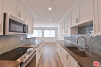 Building Photo - 136 S Palm Dr