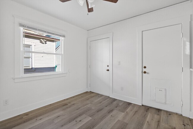 Interior Photo - 525-537 Chestnut Avenue