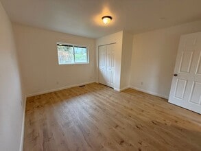 Building Photo - 1880 8th St SE