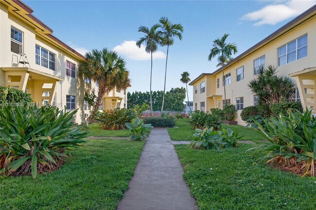 Building Photo - 160 S Shore Dr