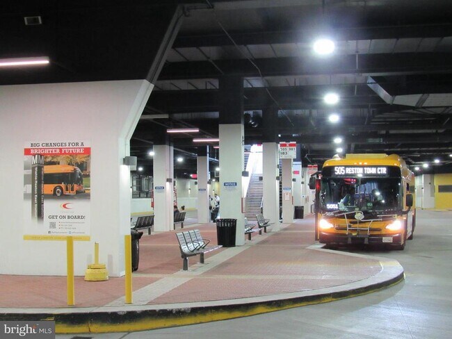 Building Photo - 11200 Chestnut Grove Square