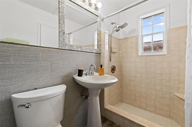 Building Photo - 1443 Hollywood Blvd