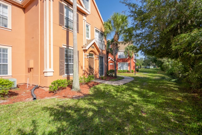 Building Photo - "Charming 2-Bed, 2-Bath Townhouse Retreat in Tampa's Serene White Lake Court!"