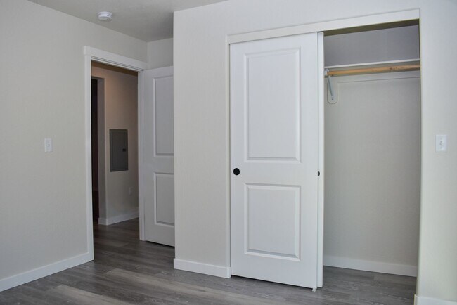 Building Photo - 1973 Sky Park Dr