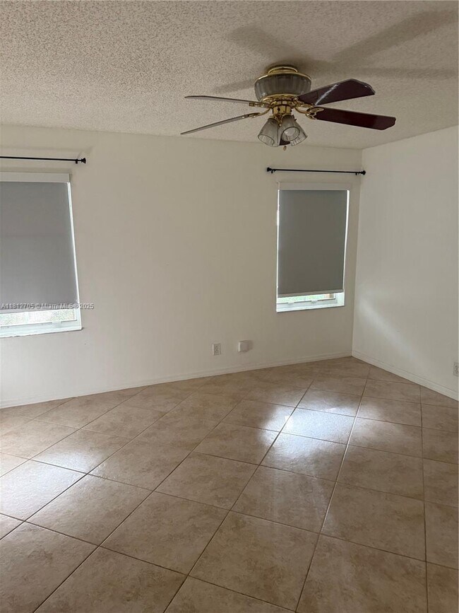 Building Photo - 1641 Zenith Way