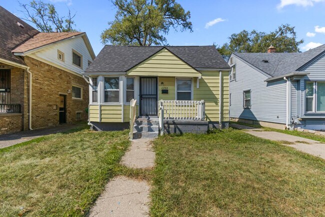 Primary Photo - 15735 Cheyenne St