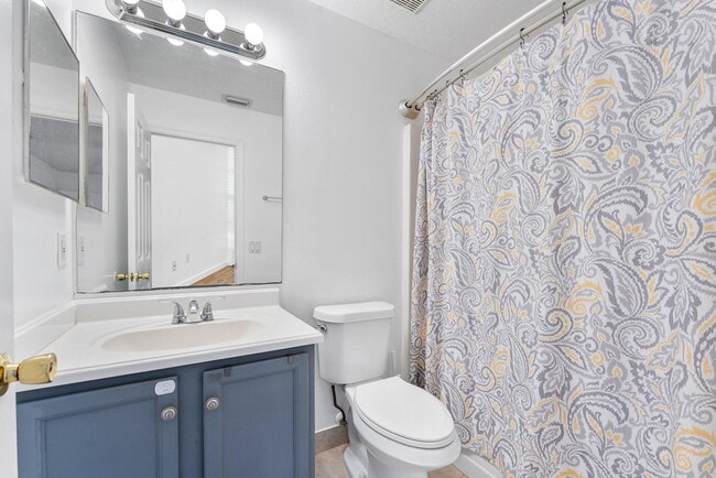 Building Photo - 655 SE Ron Rico Terrace