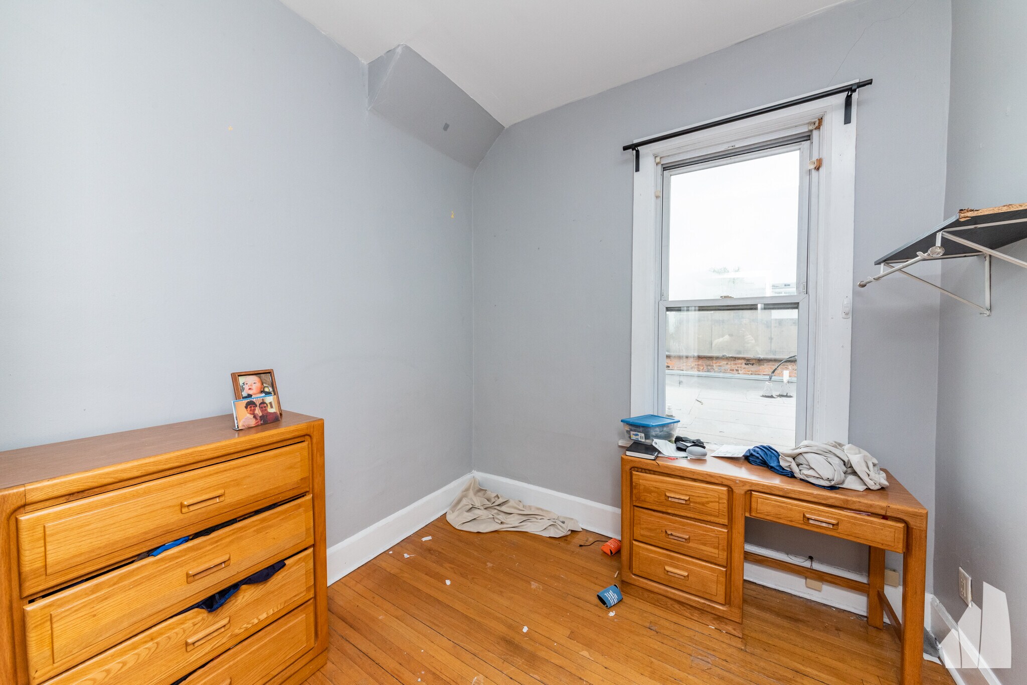 Building Photo - 2057 W Roscoe St