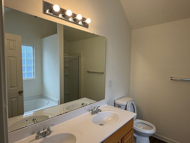 Building Photo - 4411 Canipe Dr