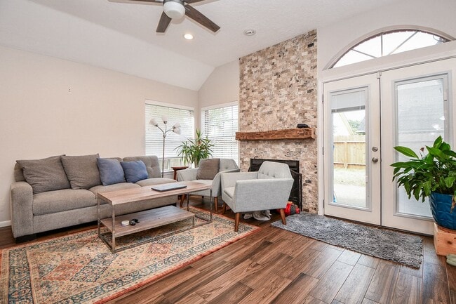 Building Photo - 4 bedrooms home in the heart of Copperfield