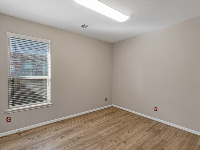 Building Photo - 11103 Avery Oaks Ln