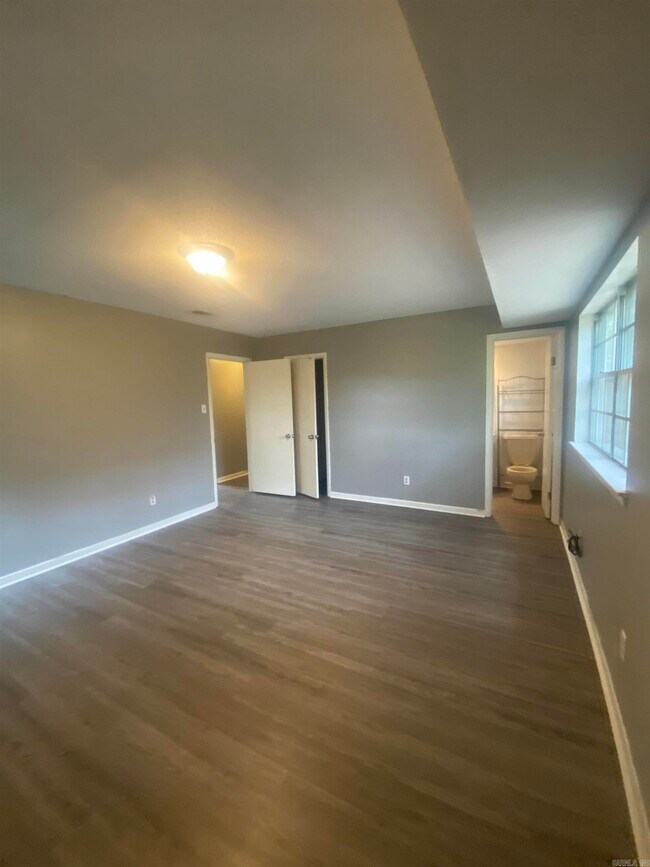 Building Photo - 318 Alamo Dr