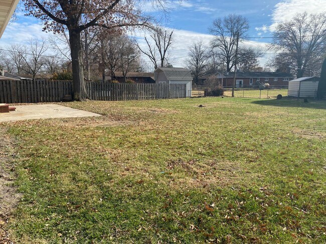 Building Photo - Three bedroom Brick Ranch in Godfrey