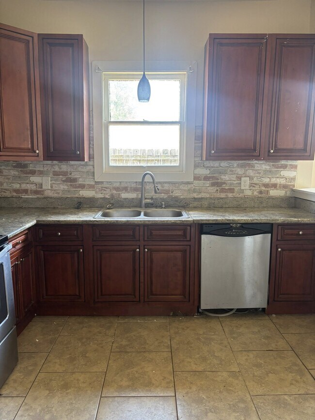 Building Photo - 113 Texas St