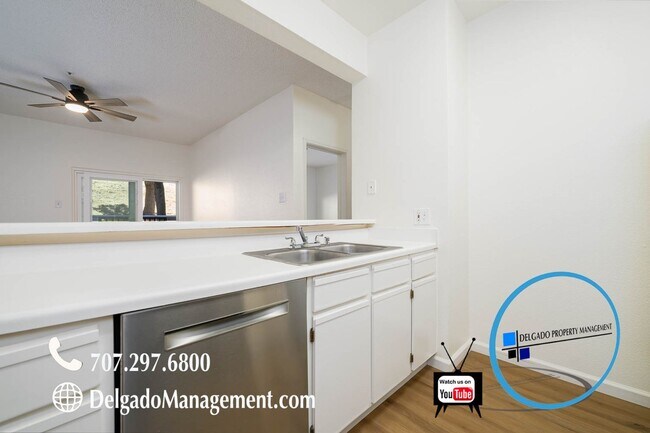 Building Photo - Glen Cove! Large one bedroom condo