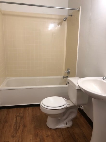 Building Photo - 820 S Avenue A