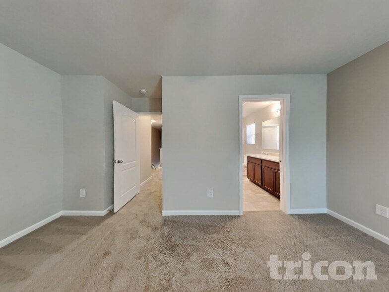 Building Photo - 226 Hallow Oak St