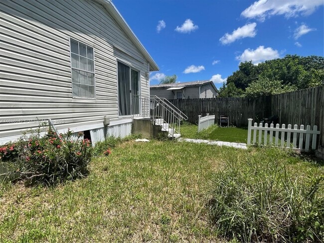 Primary Photo - 11818 N Branch Rd