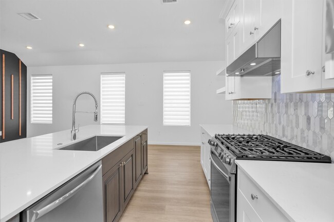 Building Photo - 15619 Rising Wren Ct