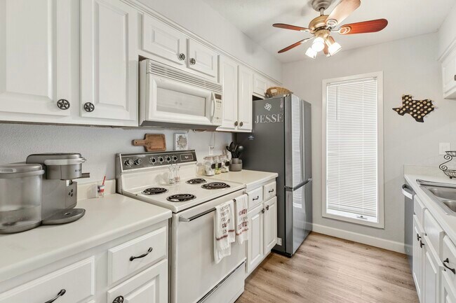 Building Photo - 1501 Stallings Dr