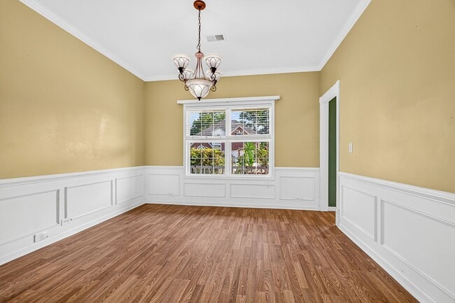 Building Photo - 8727 Evangeline Dr