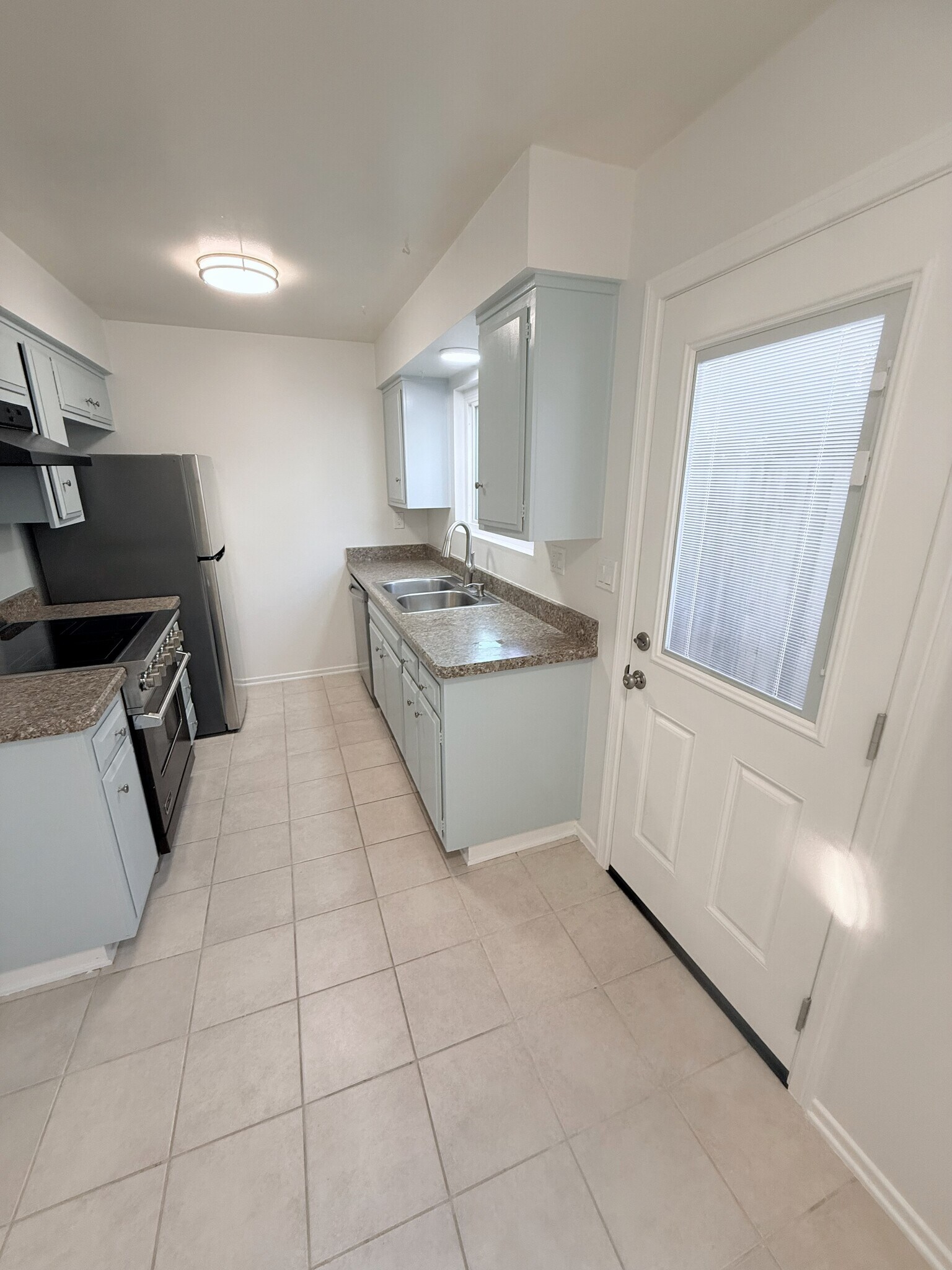 Kitchen - 3737 Portofino Way