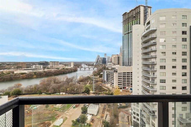 Building Photo - 70 Rainey St