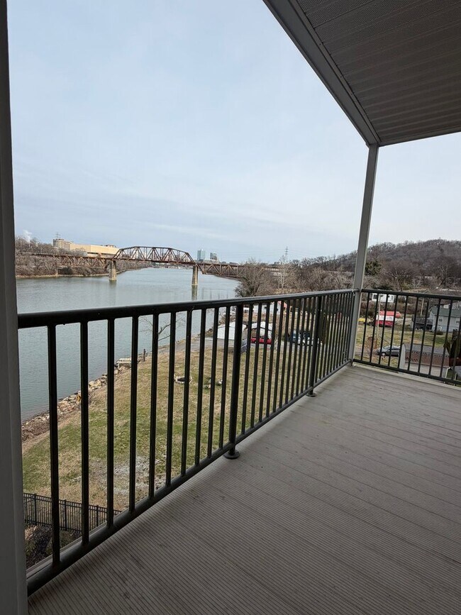 Building Photo - **Stunning Waterfront Condo in Downtown Knoxville**  2 Bedroom, 2 bath Fully renovated! Available...