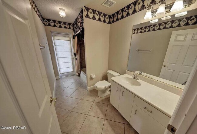 Building Photo - 1207 Hampstead Ln