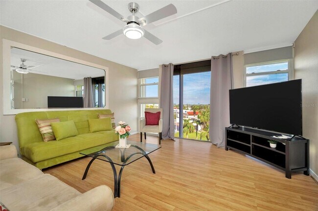 Building Photo - 7400 Sun Island Dr S