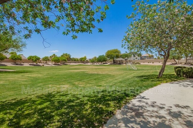 Building Photo - 35565 N Bandolier Dr