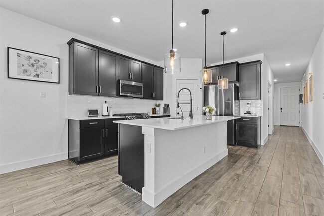 Building Photo - 905 Gray Fox Lp