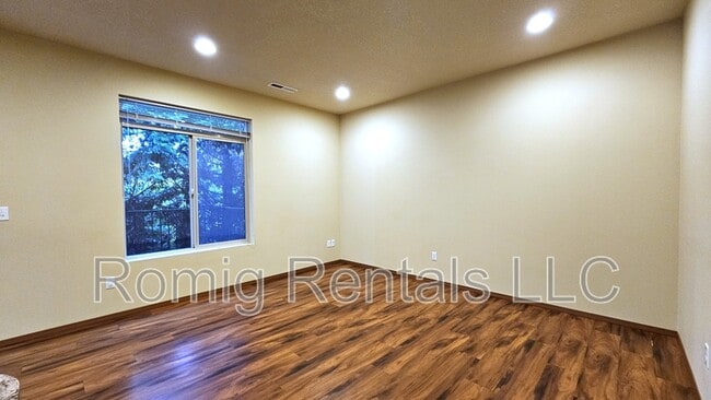 Building Photo - 3612 NE 81st Cir