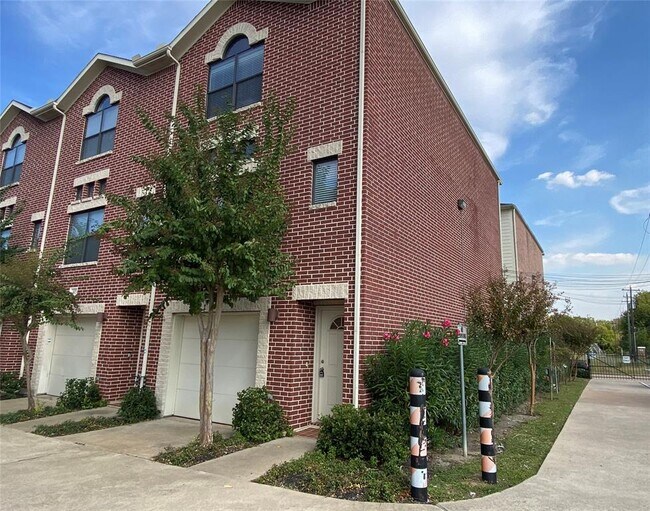 Building Photo - 3501 Link Valley Dr.