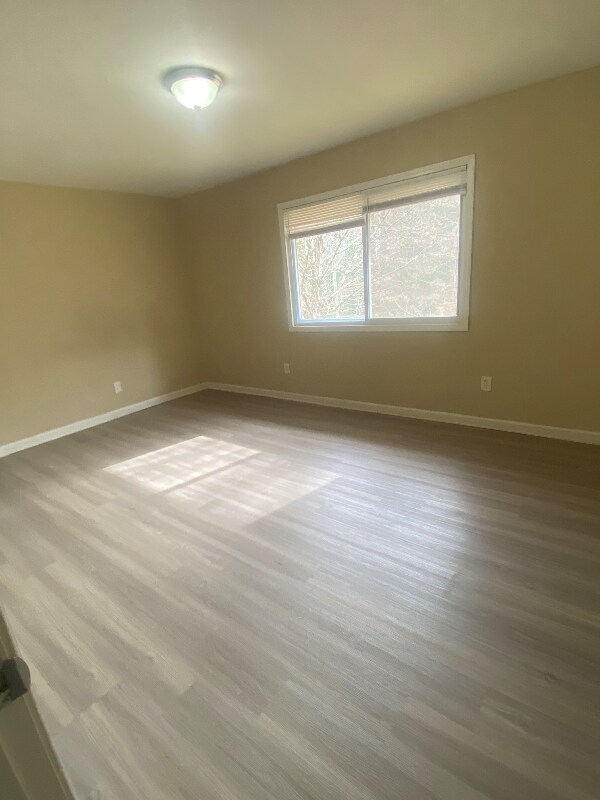 Building Photo - 1627 Line Cir