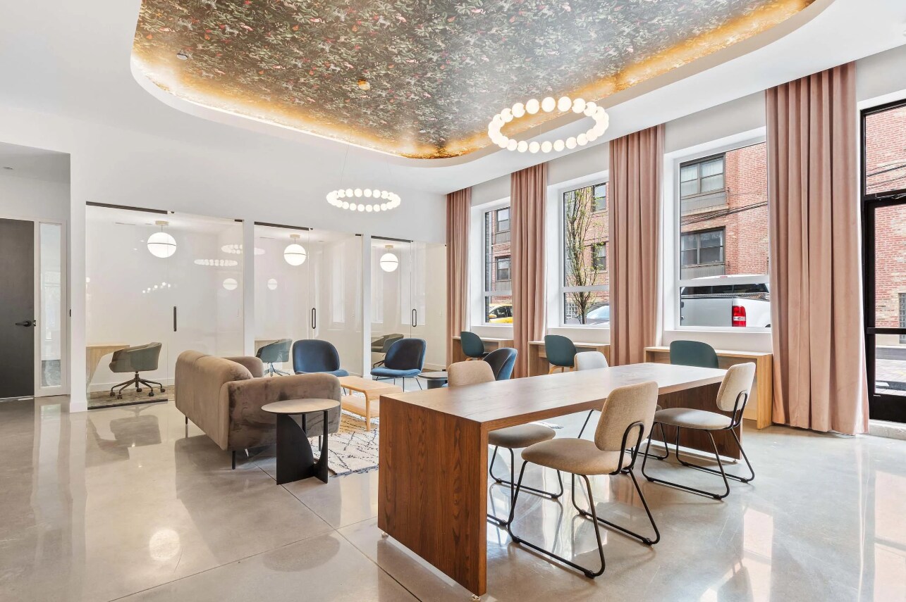 Building Photo - 948 W Sunnyside Ave