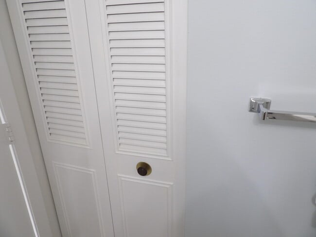 Building Photo - 618 Sea Pine Way