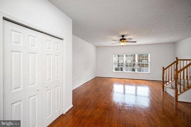 Building Photo - 104 Stingray Ct