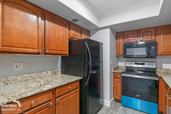 Building Photo - Updated and Spacious 2Bdm 2Ba Home in Prime North Phoenix Location!