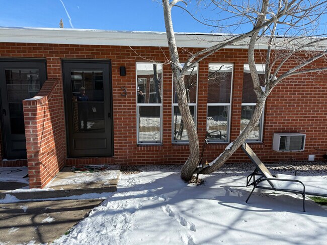 Building Photo - 1752 Azalea Dr