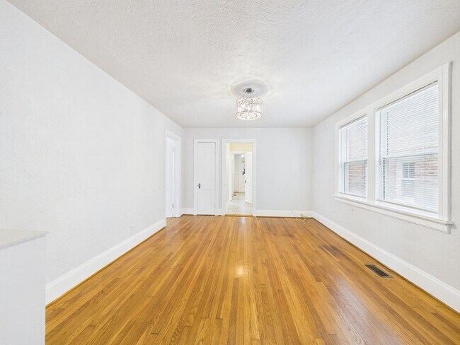 Building Photo - 3543 Grove Ave