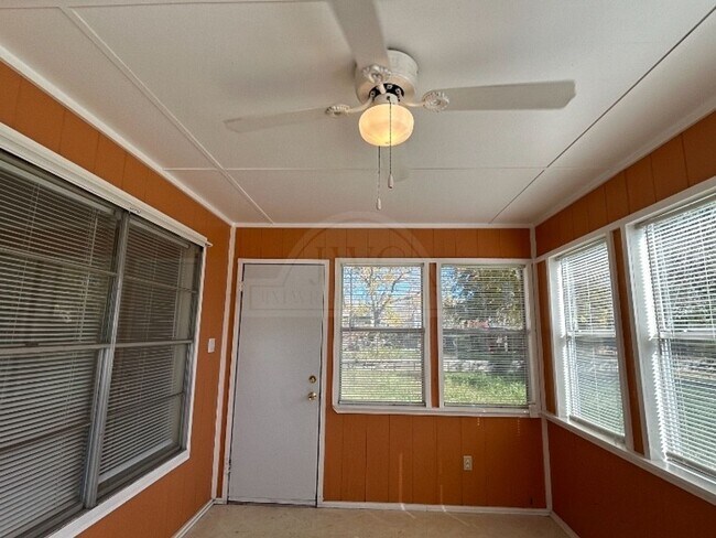 Building Photo - 618 N 23rd St