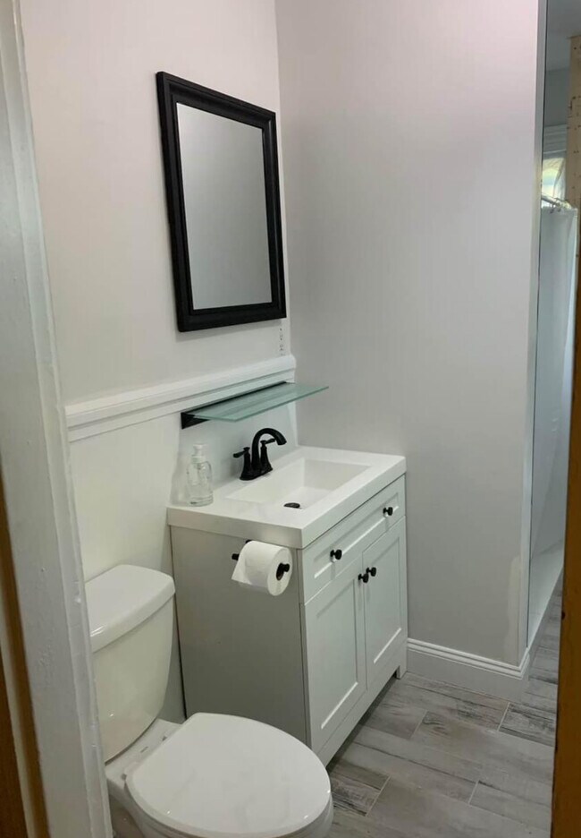 Building Photo - 184 Aspinwall Ave