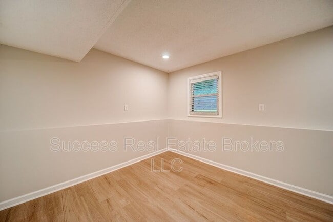 Building Photo - 4734 N Springs Rd NW