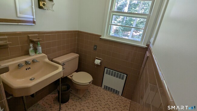 Building Photo - 1139 Brookside Dr