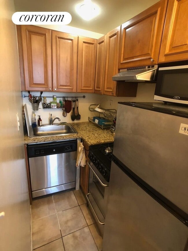 Building Photo - 351 W 51st St