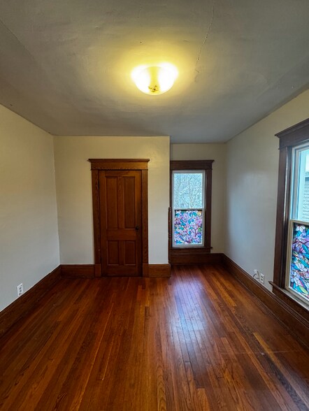 Building Photo - 311-1/2 S Main St