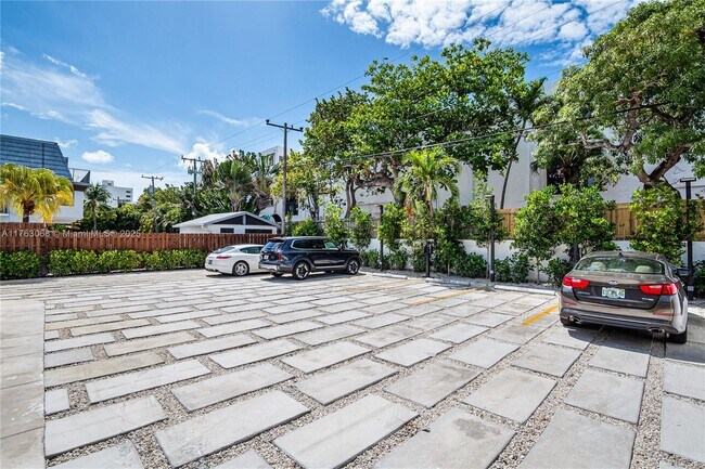 Building Photo - 204 Sunrise Dr