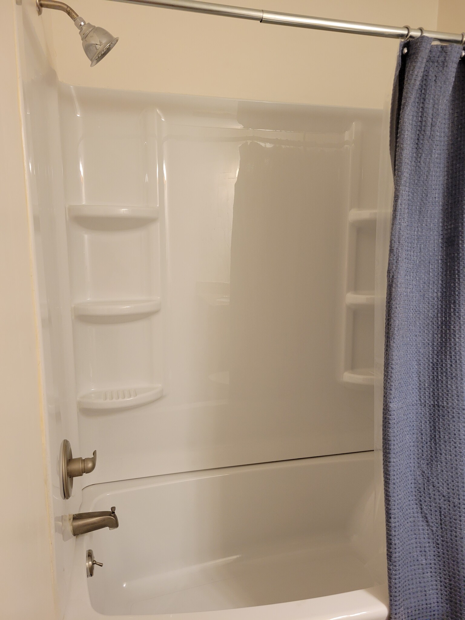 Bathroom with tub and shower, linen closet. - 435 Haltiwanger Rd