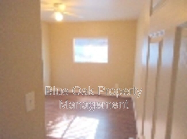 Building Photo - 403 Maple St